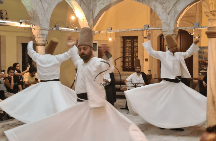 la Ceremonia de los Derviches Giróvagos en Estambul